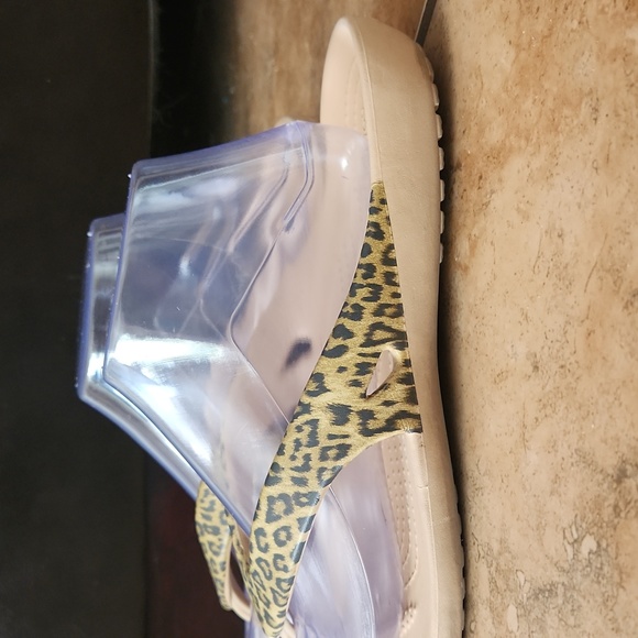 Crocs Iconic Comfort Women's Sandals - Picture 3 of 7